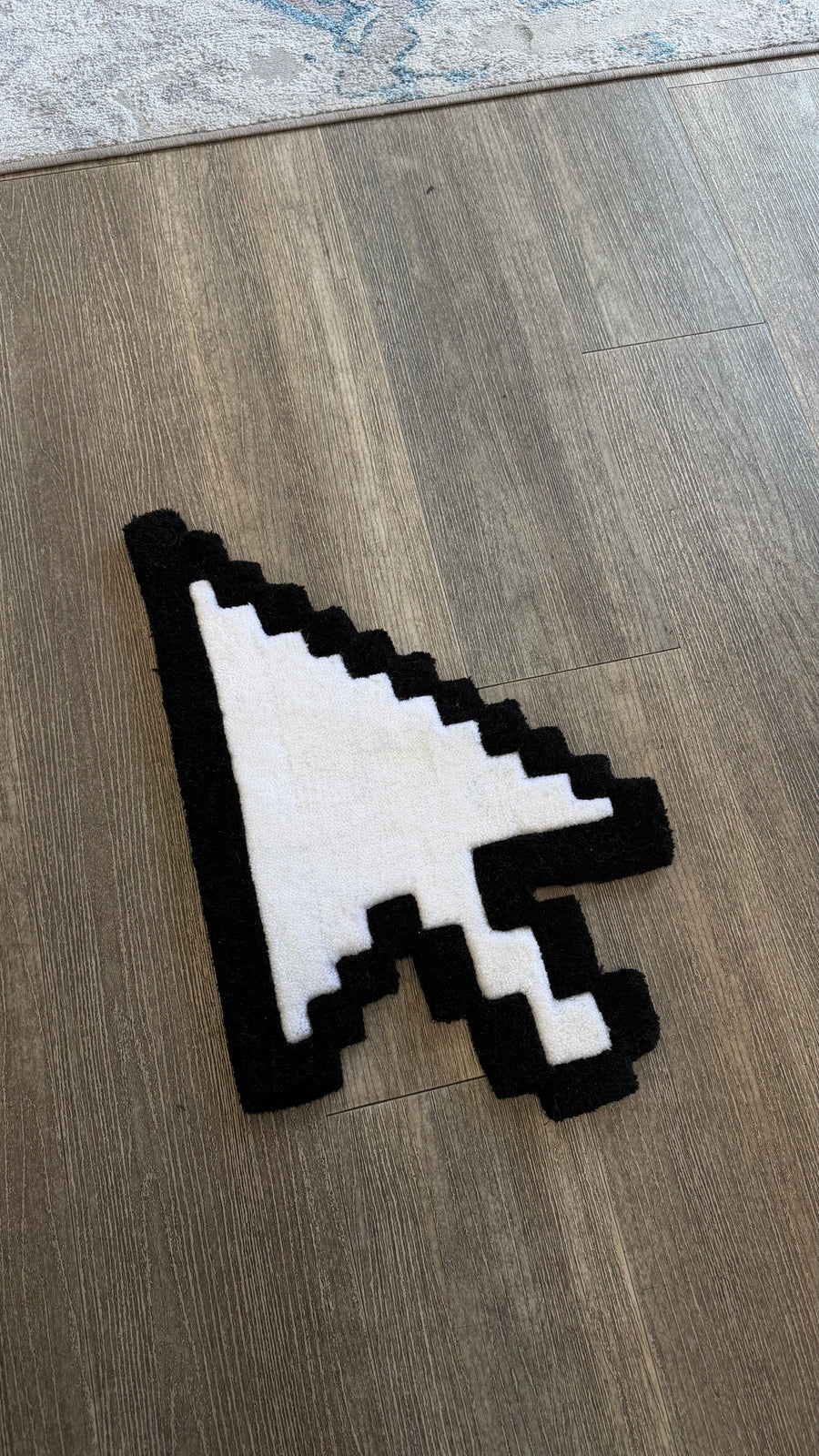 The pointer, hand-tufted rug by RugsbyDJ