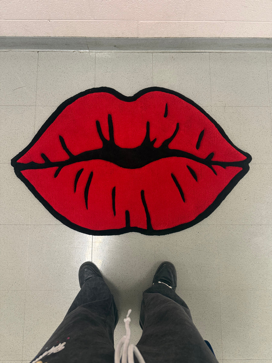 The kiss, hand-tufted rug by RugsbyDJ